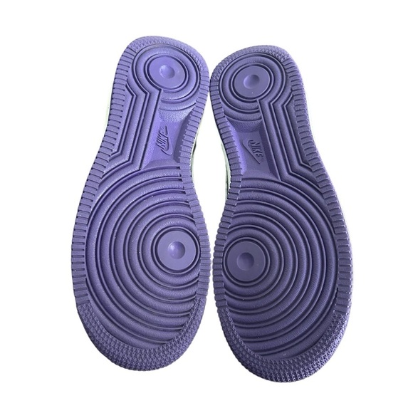 Nike Air Force 1 Purple & White Vintage Low Sneaker Size 5 - Picture 4 of 4